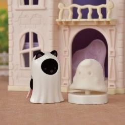 Calico Critters Spooky Surprise House, Dollhouse Playset With Collectible Doll Figure -Toy Doll World GUEST a764867a 9c15 4f1f a2df 1af43a858ae2